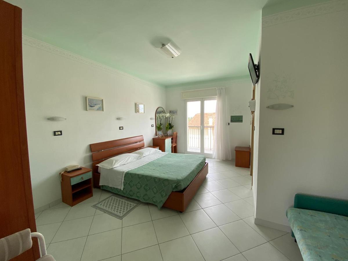 Hotel Capri Μπελάρια-Ιτζέα Μαρίνα Εξωτερικό φωτογραφία