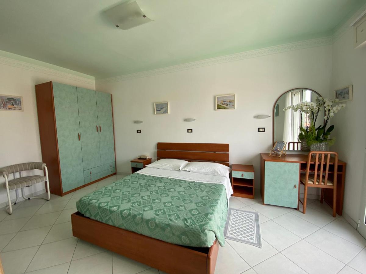 Hotel Capri Μπελάρια-Ιτζέα Μαρίνα Εξωτερικό φωτογραφία