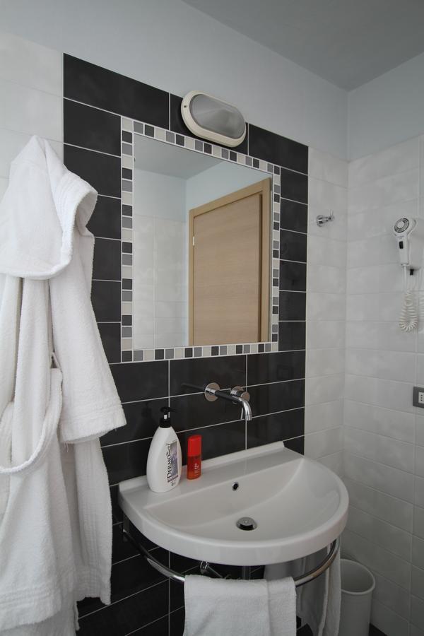 Hotel Capri Μπελάρια-Ιτζέα Μαρίνα Εξωτερικό φωτογραφία
